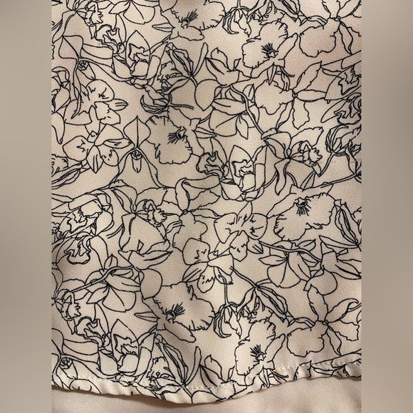 Light Pink/Cream Top w Black Floral Design - Picture 2 of 7